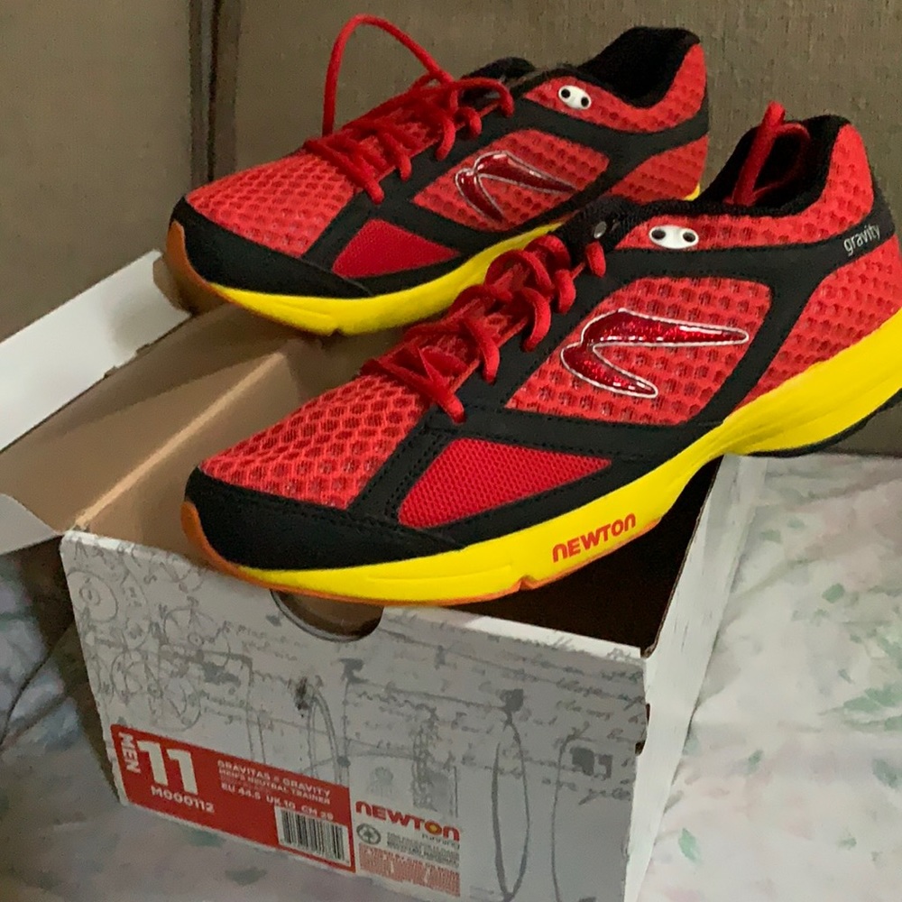 Newton Gravitas=Gravity Classic Red + Black. NIB